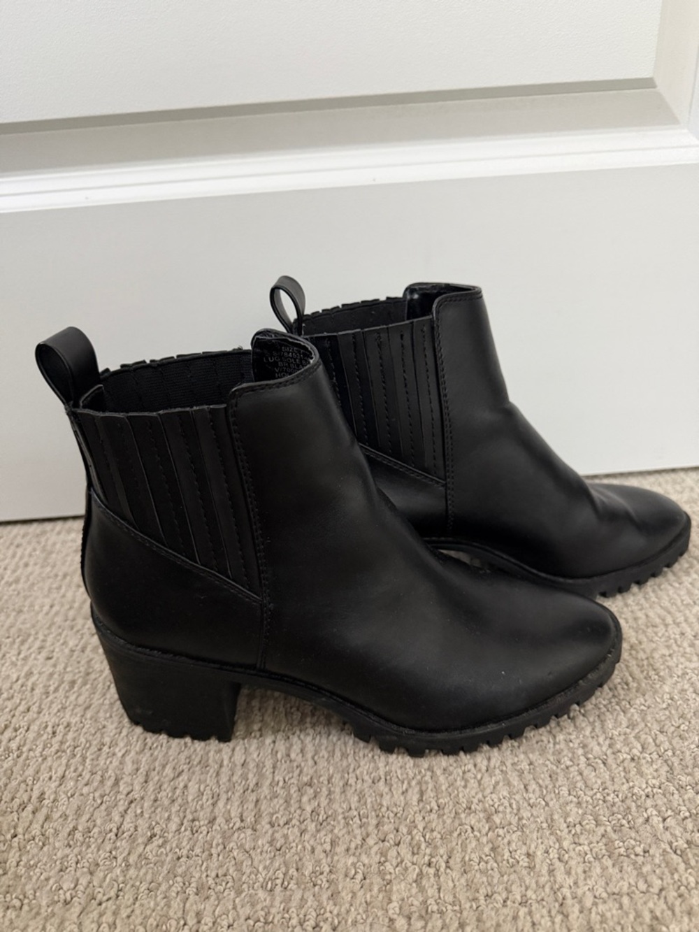 Women's Black Chelsea Ankle Boots - Classic Slip-On Style, size 7